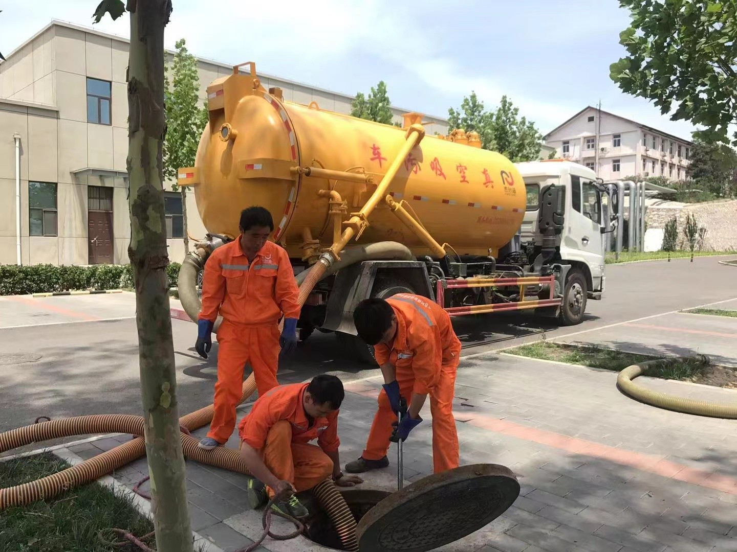 建昌化粪池清理与5-8吨吸粪车施工效率分析